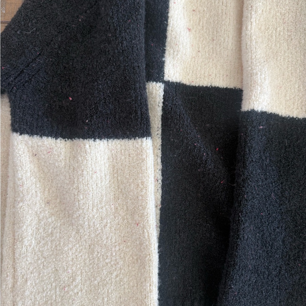 OAK + FORT Black and Cream Colorblock Blazer - Picture 3 of 6